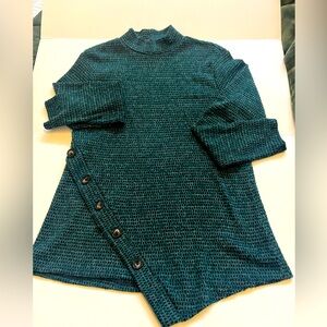 Size S Dillard’s AGB green tunic.